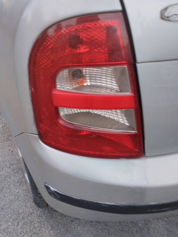škoda fabia zadnje levo stop svetlo  6Y6945112B